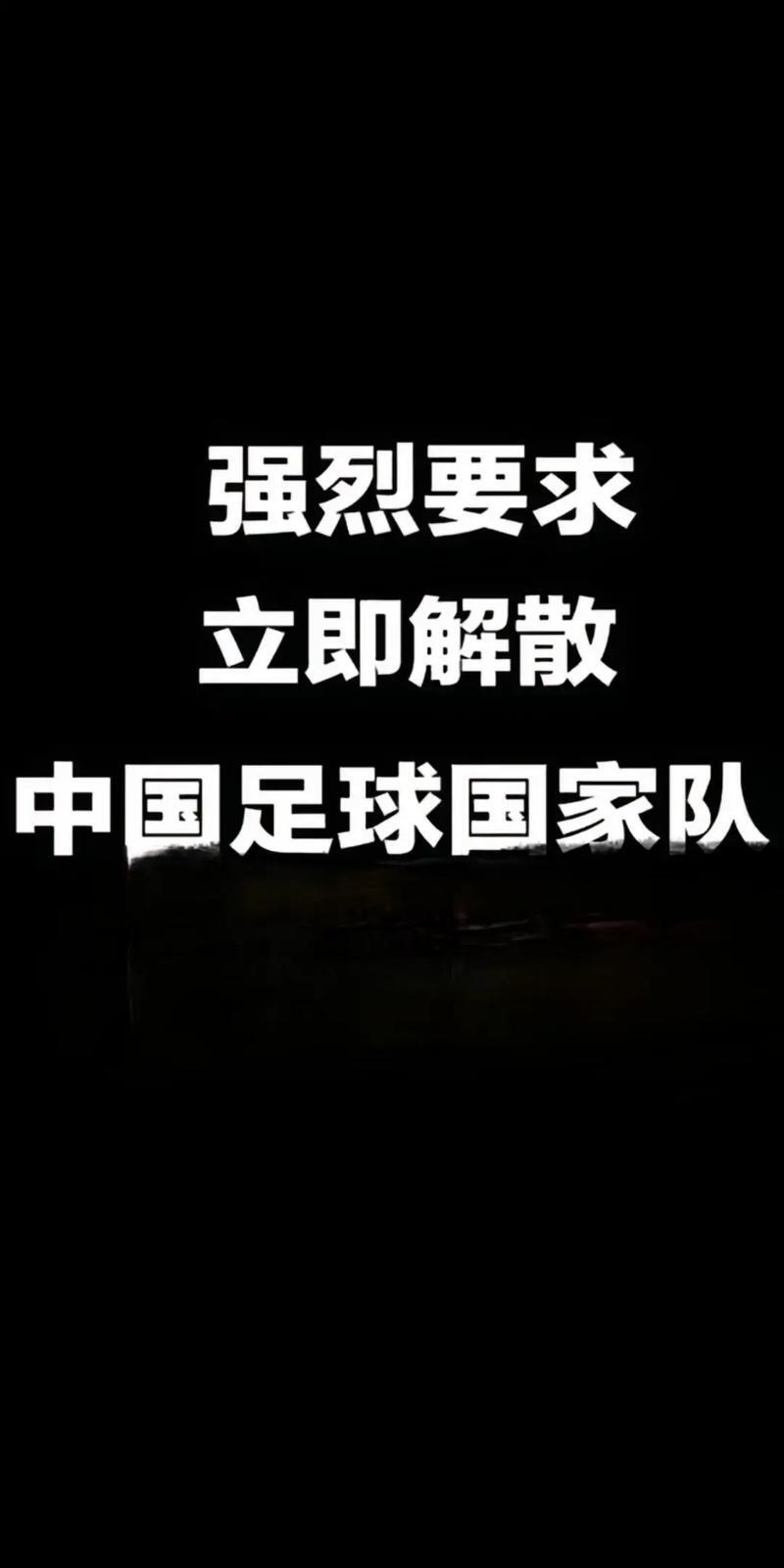 包含参与足球比拼，雄心勃勃勇往直前，斗志昂扬的词条