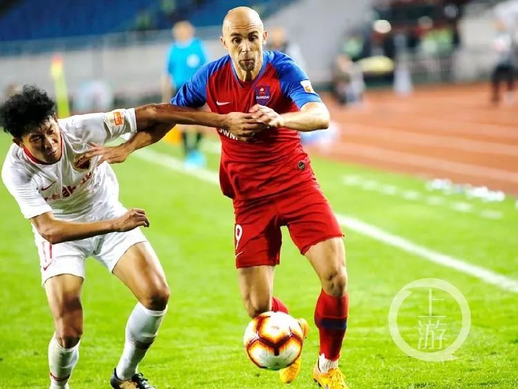 深圳佳兆业逆转重庆斯威，终结连败