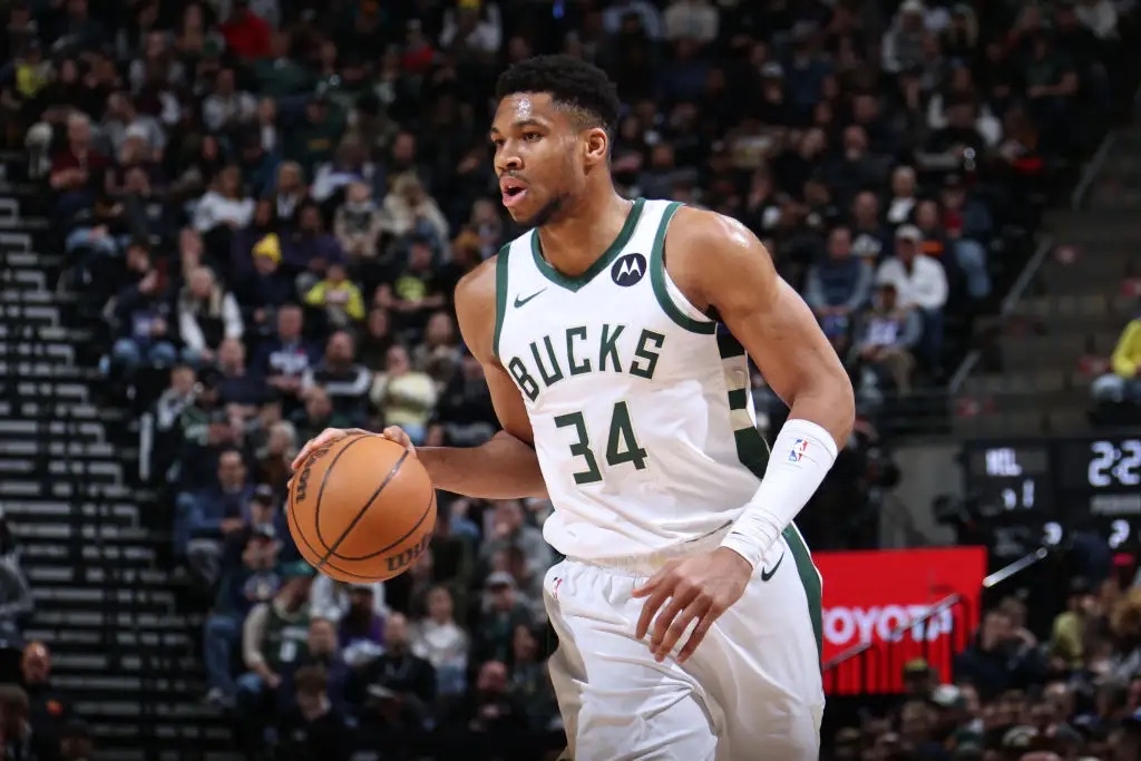 关于「雄鹿击败爵士，稳居东部前列」的信息