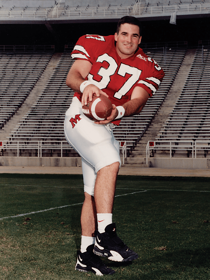 橄榄球球员突破自我,表现堪称完美的简单介绍 橄榄球球员突破自我,表现堪称完美的简单介绍