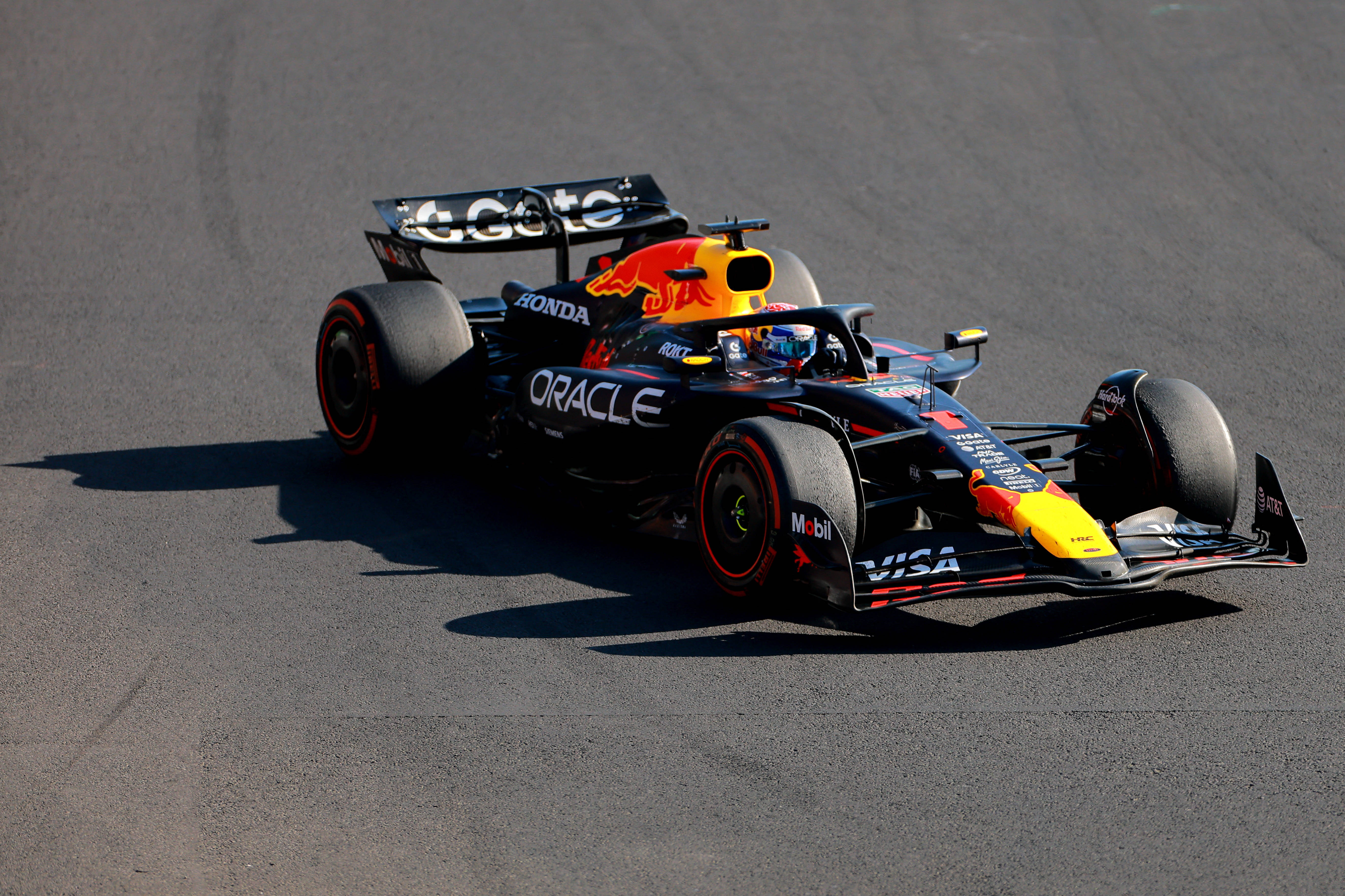 雷诺车队力克法拉利，诺里斯惊艳四座