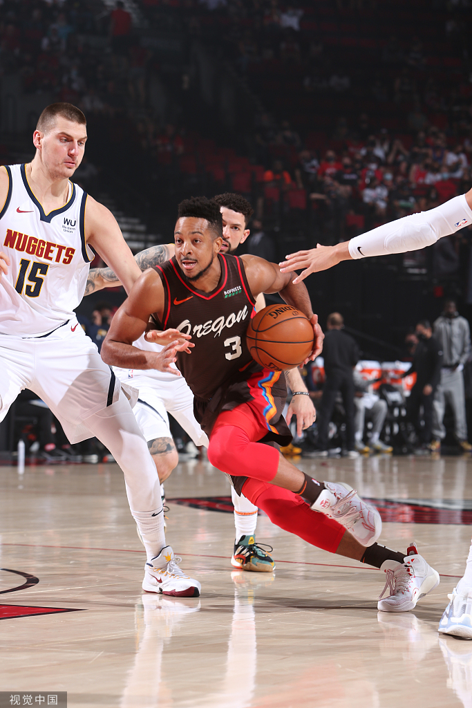 青岛队绝杀湖人，麦科勒姆高光表现