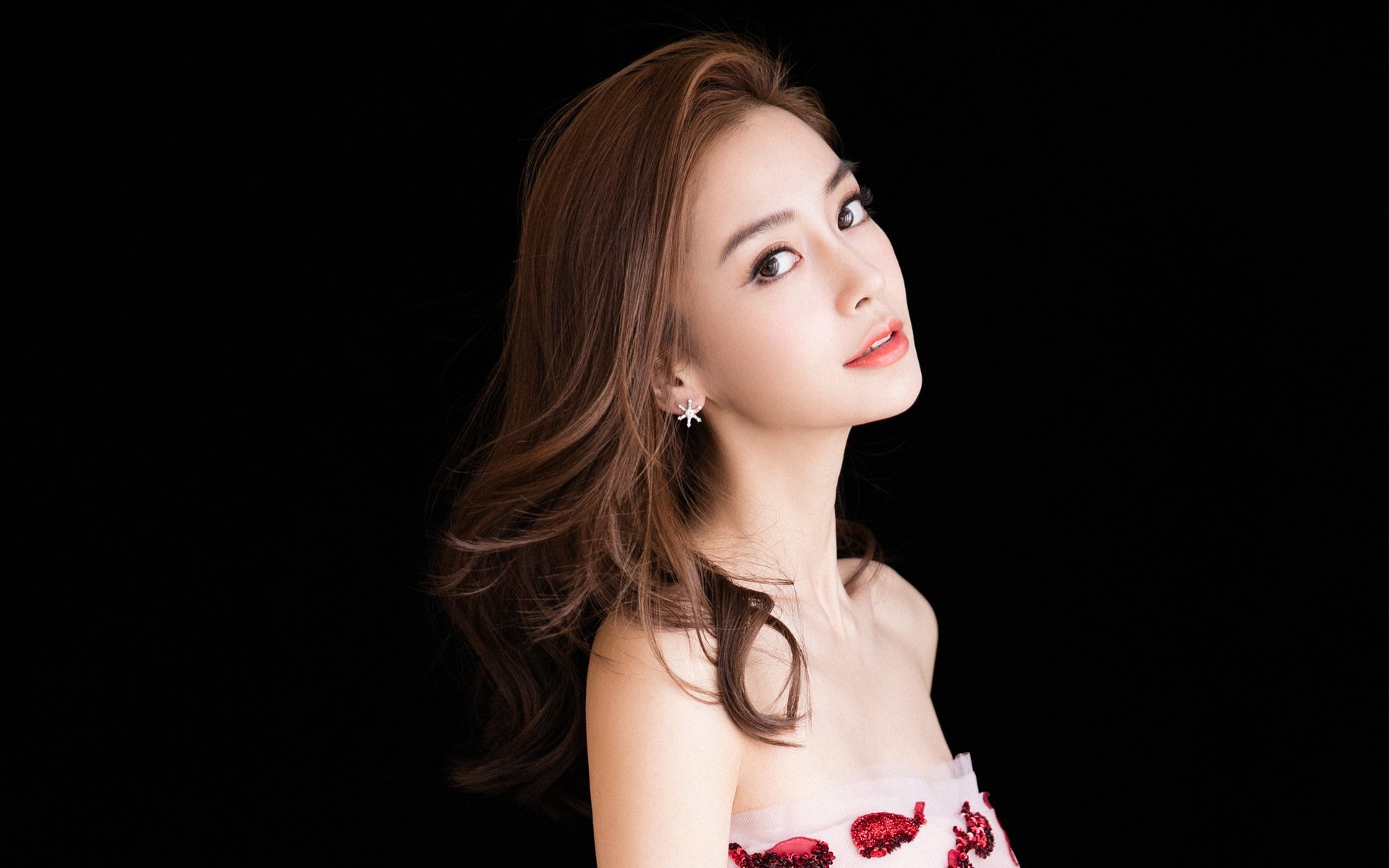 火力全开！贝恩统治进攻端，骑士铁血防守窒息掘金