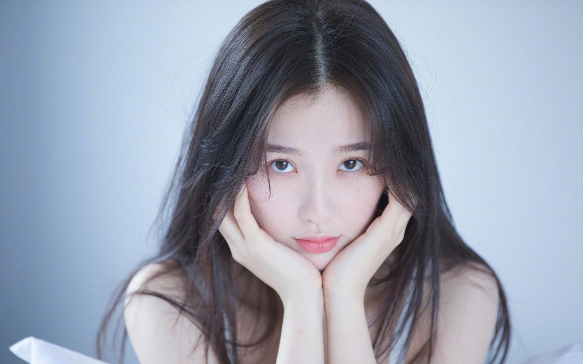 星空下的巨人，年度焦点之战，见证莱万舞台越大越强的永恒法则