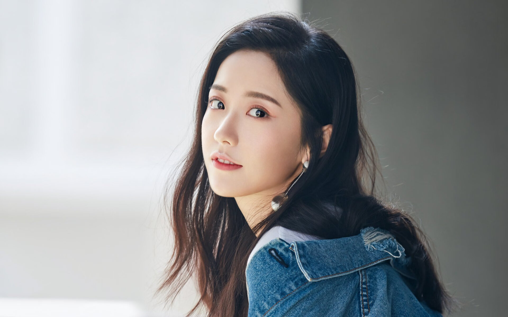 里昂单节闪电战拉开分差，阿什拉夫弑旧主让塞维利亚悬念早逝